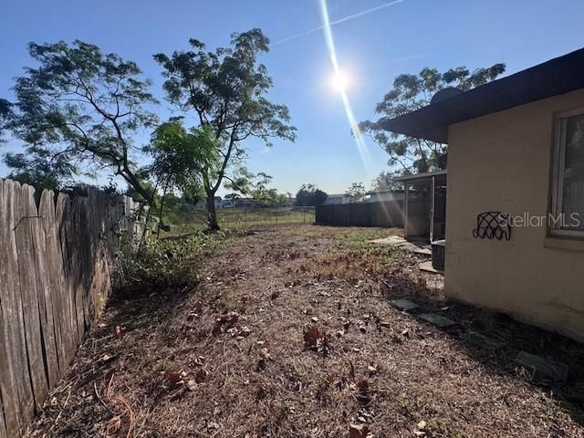 На продажу: $240,000 (2 спален, 2 ванн, 837 Квадратных фут)