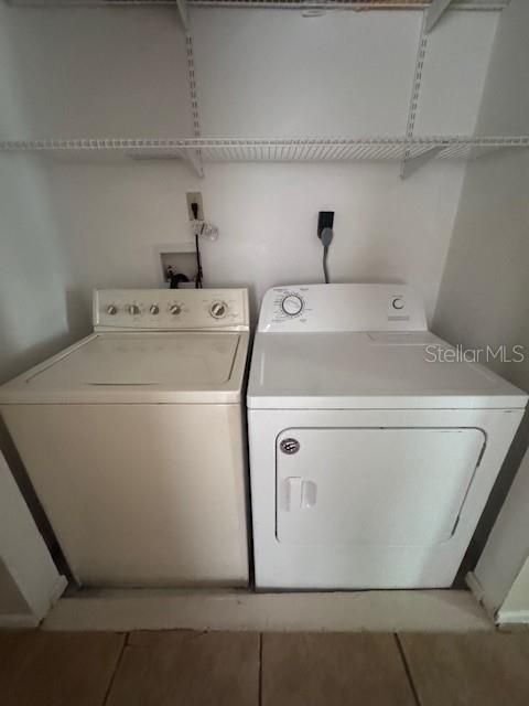 На продажу: $240,000 (2 спален, 2 ванн, 837 Квадратных фут)