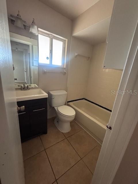 На продажу: $240,000 (2 спален, 2 ванн, 837 Квадратных фут)