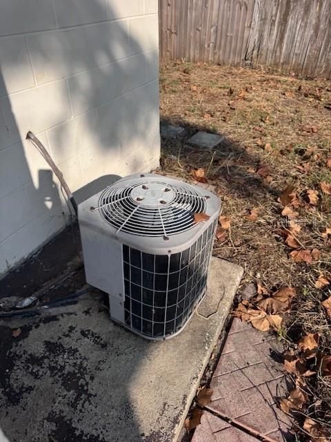 На продажу: $240,000 (2 спален, 2 ванн, 837 Квадратных фут)