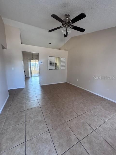 На продажу: $240,000 (2 спален, 2 ванн, 837 Квадратных фут)