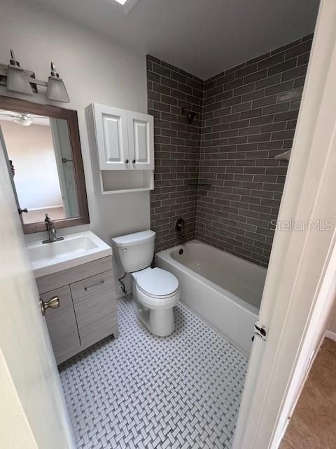 На продажу: $240,000 (2 спален, 2 ванн, 837 Квадратных фут)