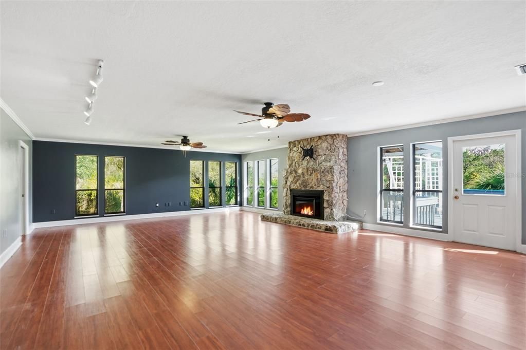 待售: $485,000 (3 贝兹, 2 浴室, 2223 平方英尺)