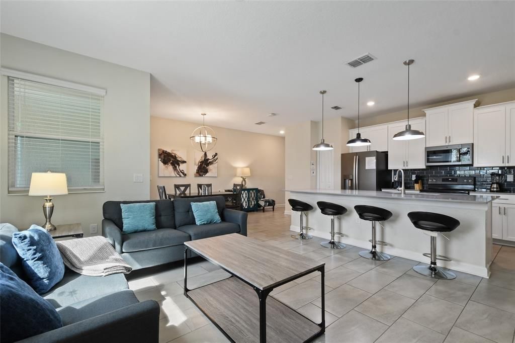 En Venta: $378,000 (4 camas, 3 baños, 1914 Pies cuadrados)