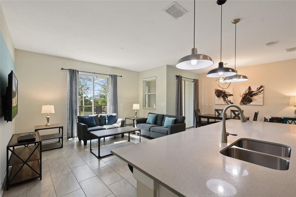 En Venta: $378,000 (4 camas, 3 baños, 1914 Pies cuadrados)