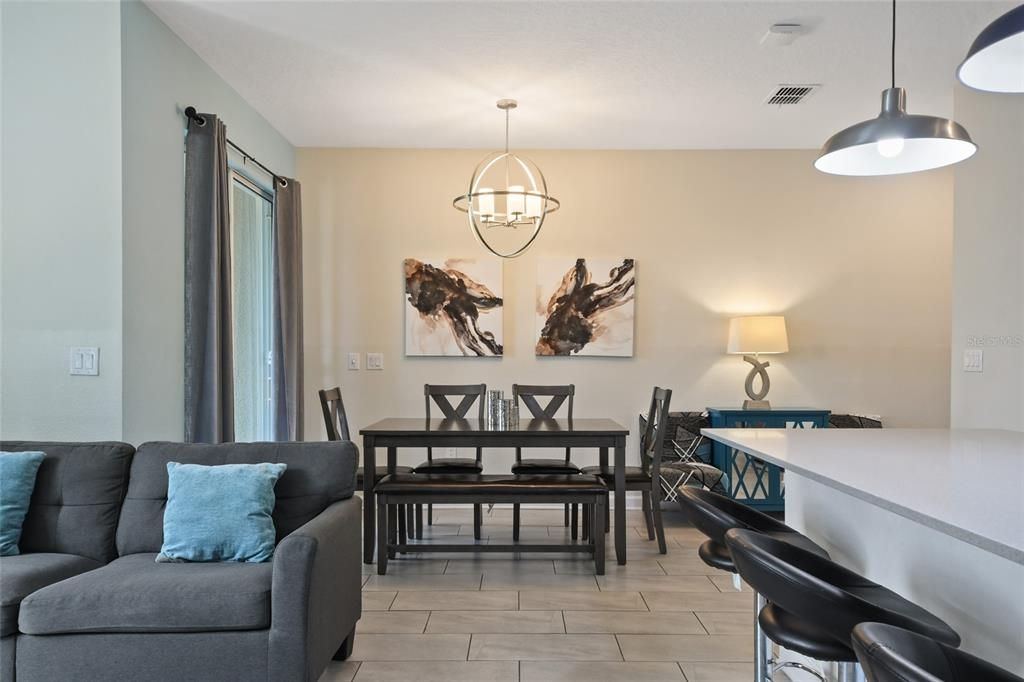 En Venta: $378,000 (4 camas, 3 baños, 1914 Pies cuadrados)