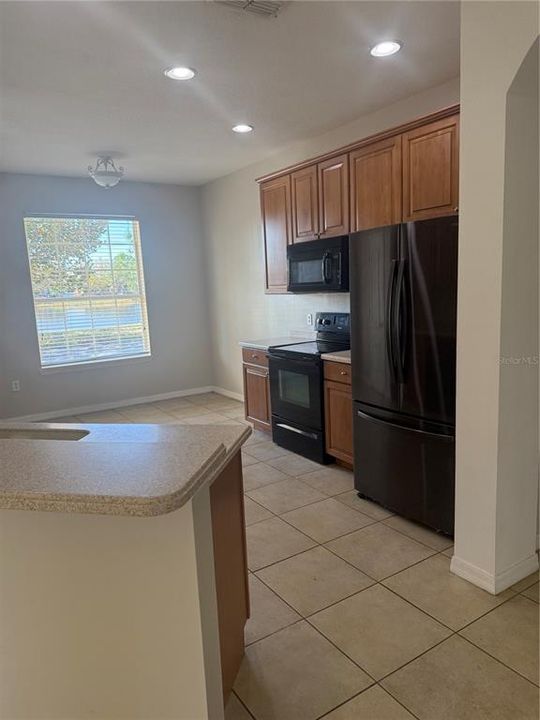 待售: $335,000 (4 贝兹, 2 浴室, 2041 平方英尺)