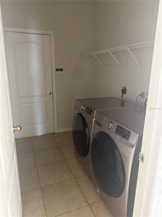 待售: $335,000 (4 贝兹, 2 浴室, 2041 平方英尺)