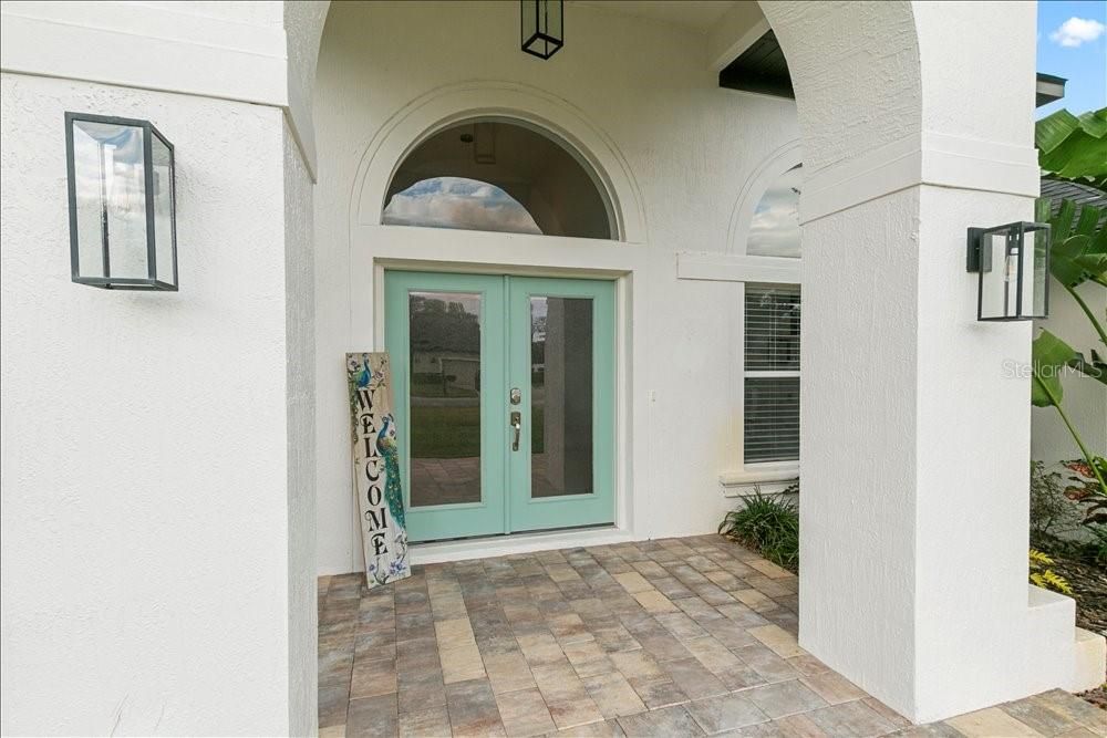 For Sale: $569,900 (4 beds, 2 baths, 1992 Square Feet)