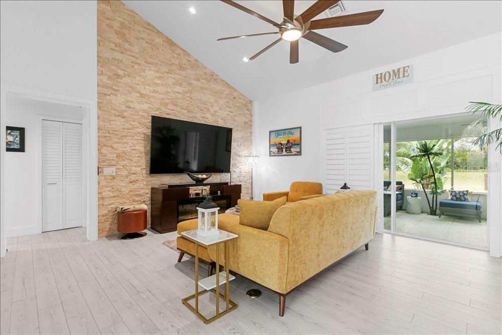 For Sale: $569,900 (4 beds, 2 baths, 1992 Square Feet)