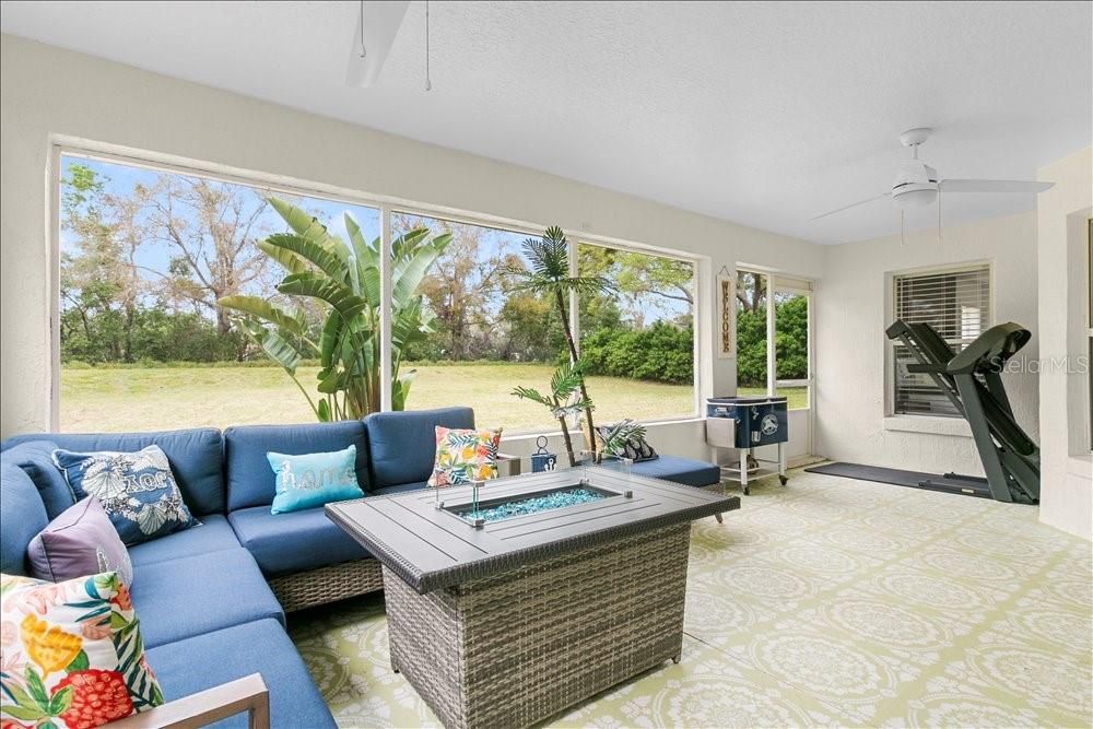 For Sale: $569,900 (4 beds, 2 baths, 1992 Square Feet)