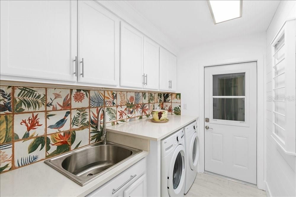 For Sale: $569,900 (4 beds, 2 baths, 1992 Square Feet)