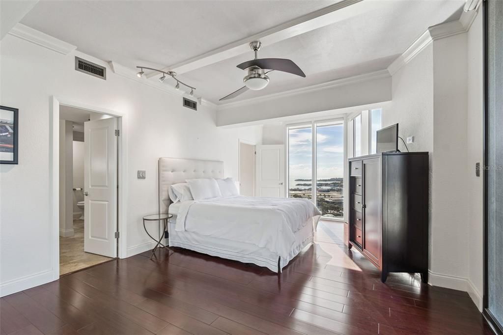 For Rent: $5,000 (2 beds, 2 baths, 1760 Square Feet)