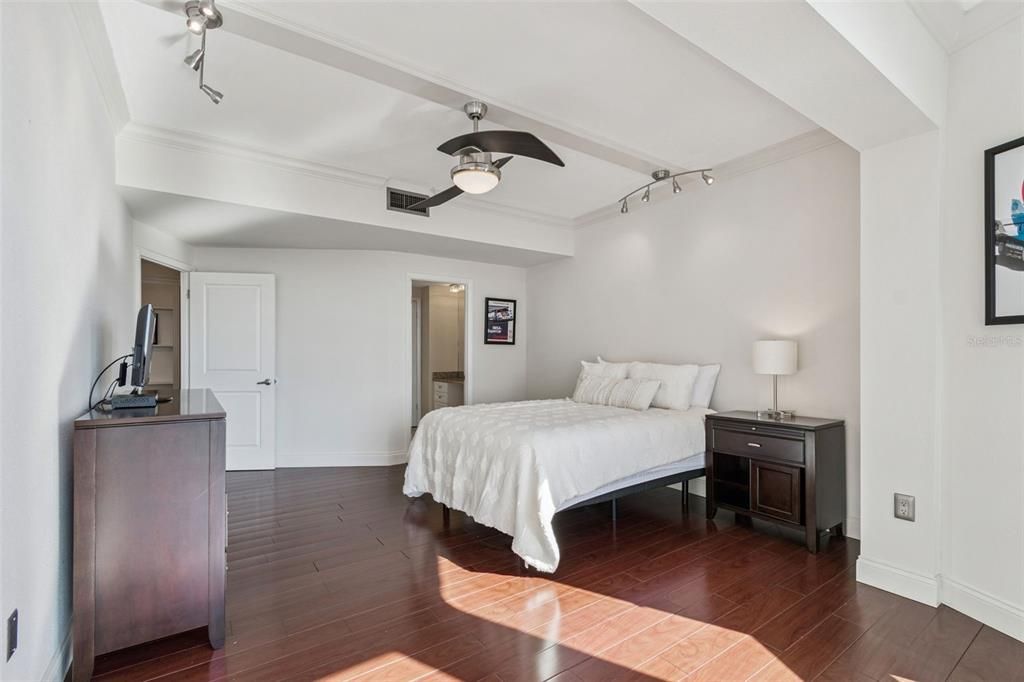 For Rent: $5,000 (2 beds, 2 baths, 1760 Square Feet)