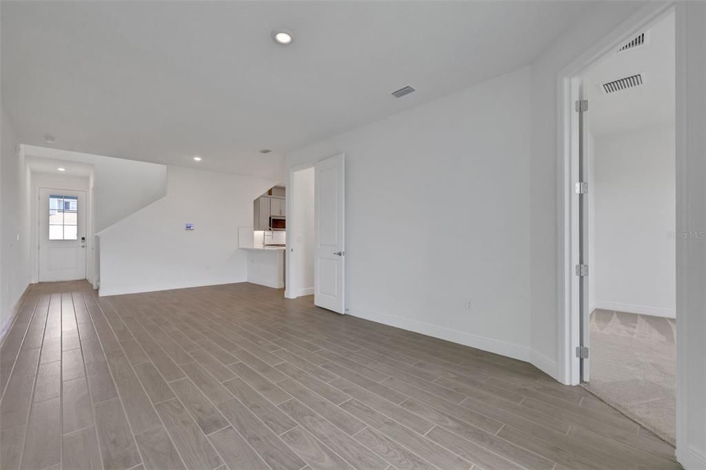 For Sale: $348,267 (3 beds, 2 baths, 1807 Square Feet)