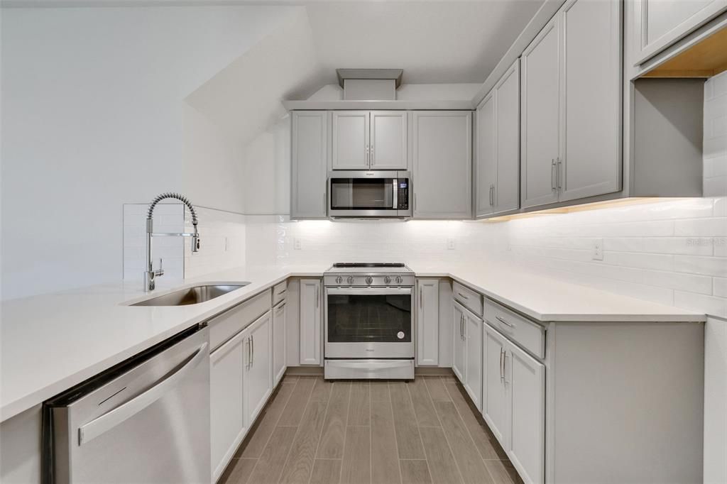 For Sale: $348,267 (3 beds, 2 baths, 1807 Square Feet)