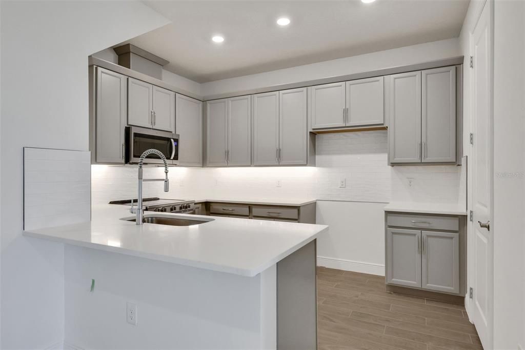 For Sale: $348,267 (3 beds, 2 baths, 1807 Square Feet)