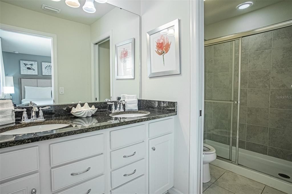 待售: $679,000 (8 贝兹, 6 浴室, 4041 平方英尺)