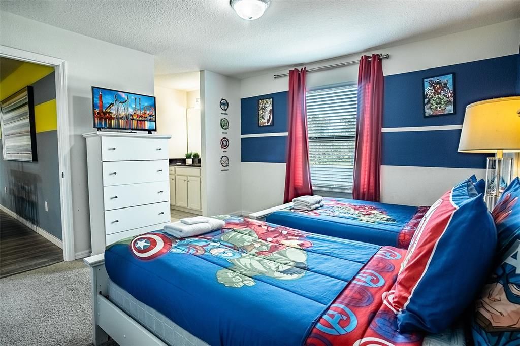 待售: $679,000 (8 贝兹, 6 浴室, 4041 平方英尺)