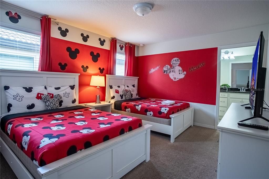 待售: $679,000 (8 贝兹, 6 浴室, 4041 平方英尺)