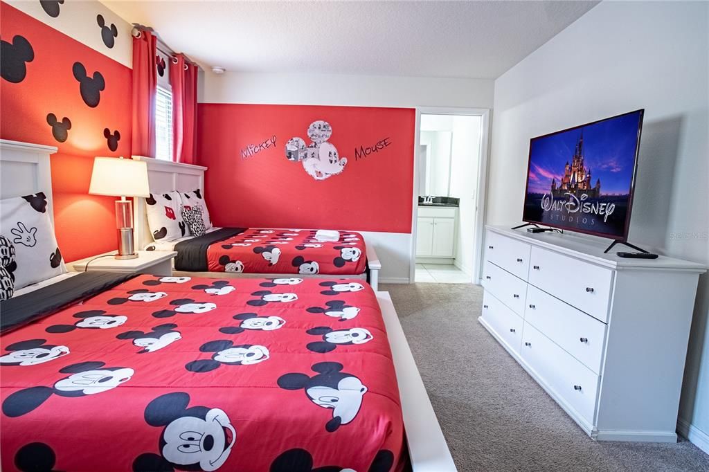 待售: $679,000 (8 贝兹, 6 浴室, 4041 平方英尺)