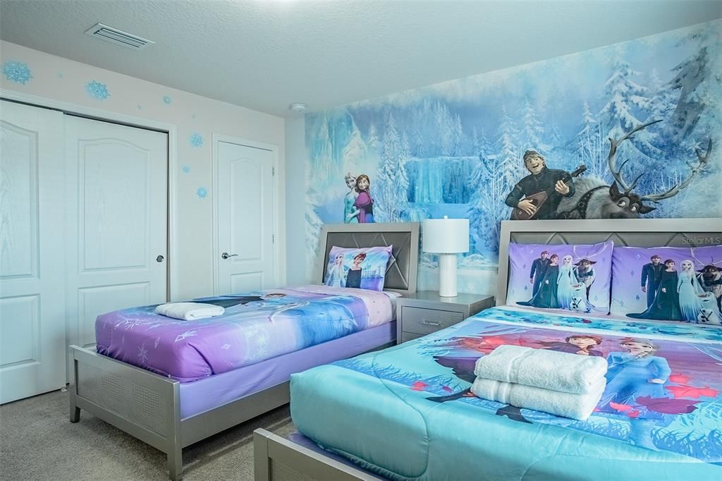 待售: $679,000 (8 贝兹, 6 浴室, 4041 平方英尺)