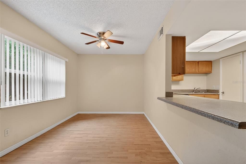 For Sale: $173,900 (2 beds, 2 baths, 905 Square Feet)