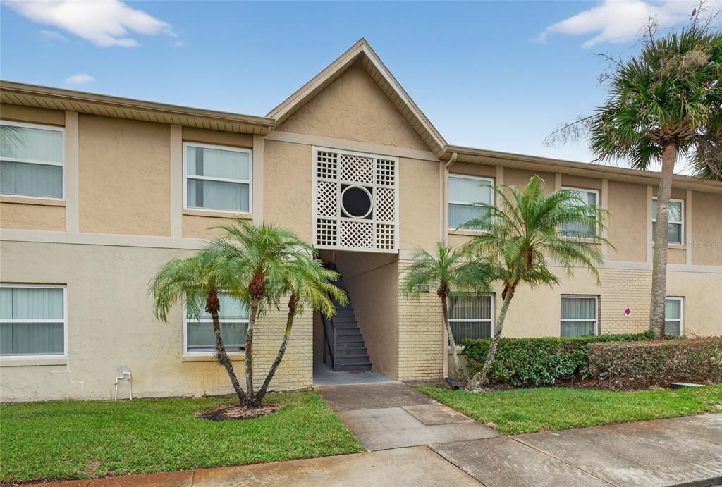 For Sale: $173,900 (2 beds, 2 baths, 905 Square Feet)