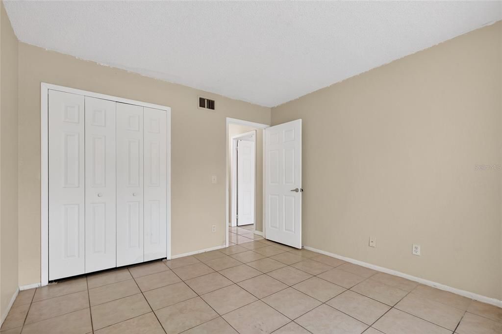For Sale: $173,900 (2 beds, 2 baths, 905 Square Feet)