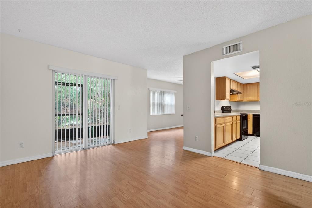 For Sale: $173,900 (2 beds, 2 baths, 905 Square Feet)