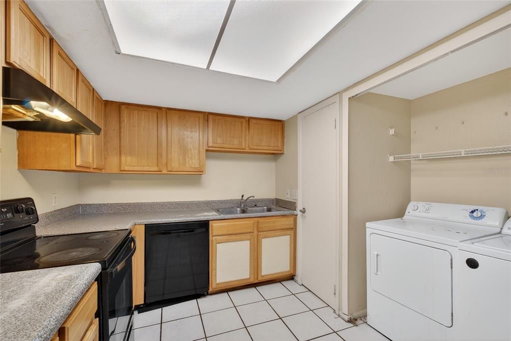 For Sale: $173,900 (2 beds, 2 baths, 905 Square Feet)