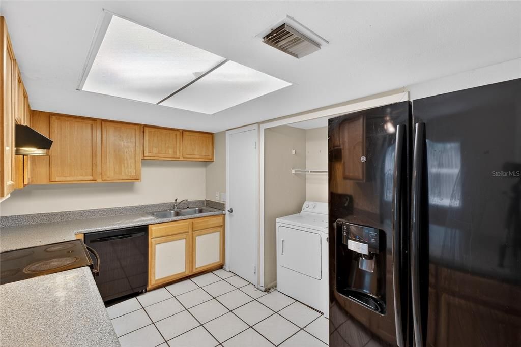 For Sale: $173,900 (2 beds, 2 baths, 905 Square Feet)