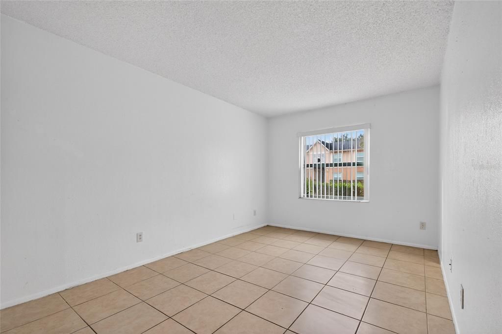 For Sale: $173,900 (2 beds, 2 baths, 905 Square Feet)