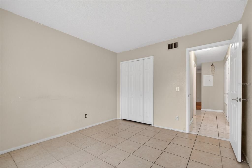 For Sale: $173,900 (2 beds, 2 baths, 905 Square Feet)