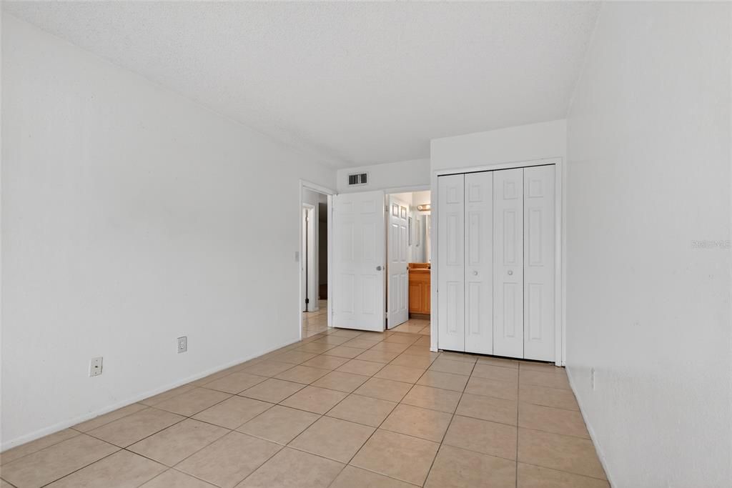 For Sale: $173,900 (2 beds, 2 baths, 905 Square Feet)