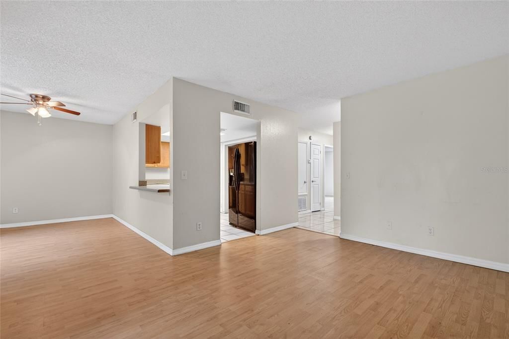 For Sale: $173,900 (2 beds, 2 baths, 905 Square Feet)