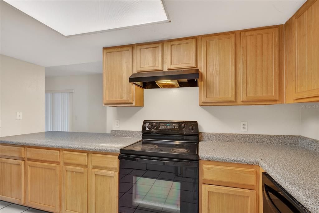 For Sale: $173,900 (2 beds, 2 baths, 905 Square Feet)