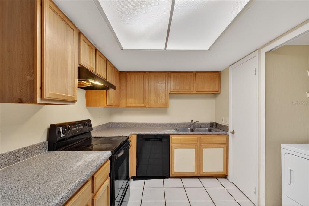 For Sale: $173,900 (2 beds, 2 baths, 905 Square Feet)