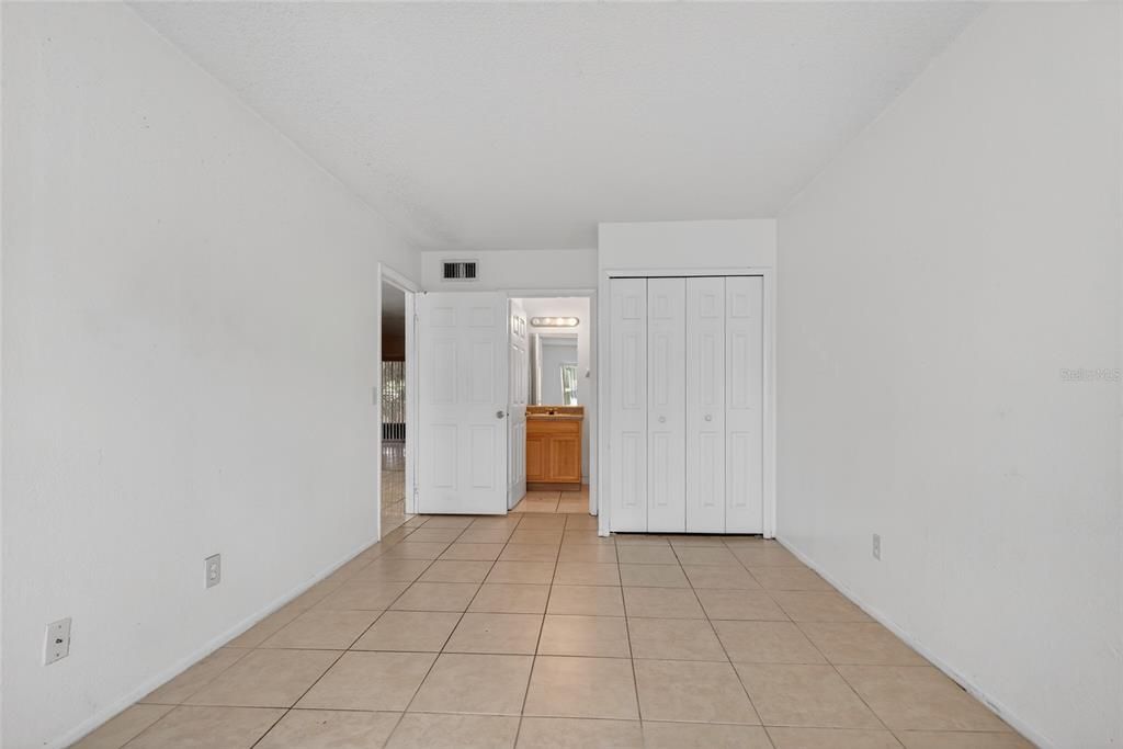 For Sale: $173,900 (2 beds, 2 baths, 905 Square Feet)