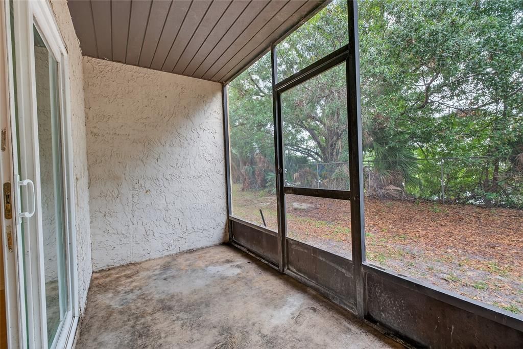 For Sale: $173,900 (2 beds, 2 baths, 905 Square Feet)