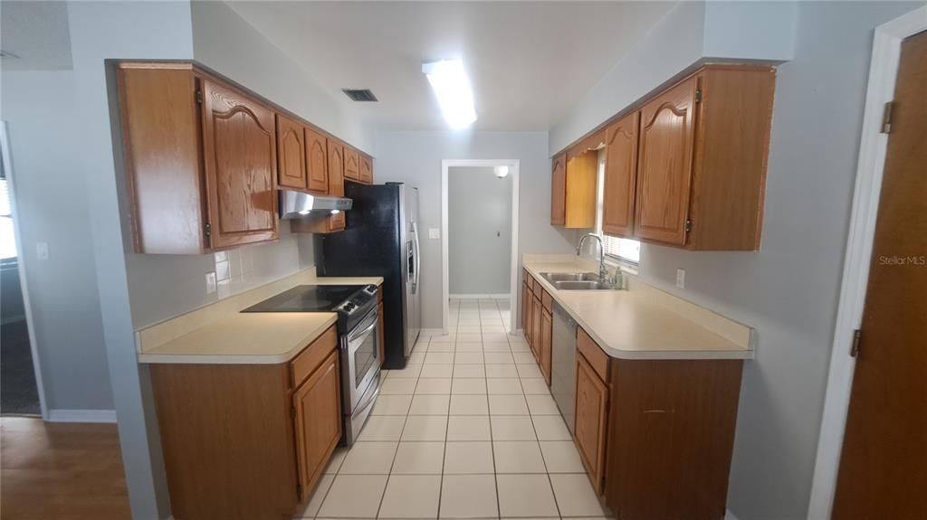 For Rent: $2,400 (3 beds, 2 baths, 1289 Square Feet)