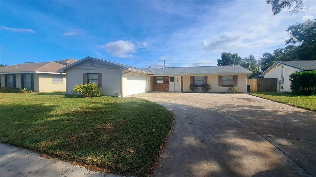 For Rent: $2,400 (3 beds, 2 baths, 1289 Square Feet)