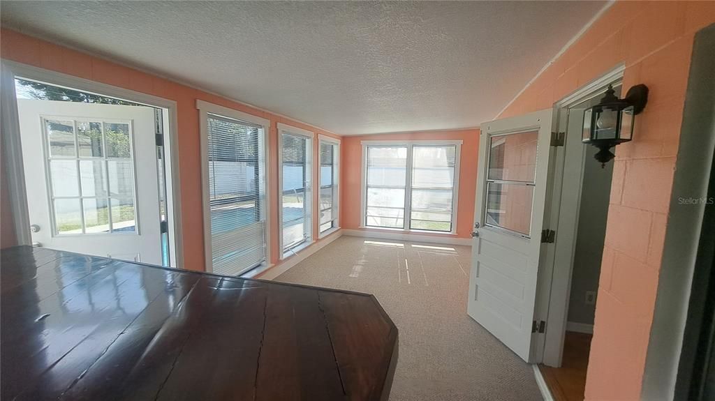 For Rent: $2,400 (3 beds, 2 baths, 1289 Square Feet)