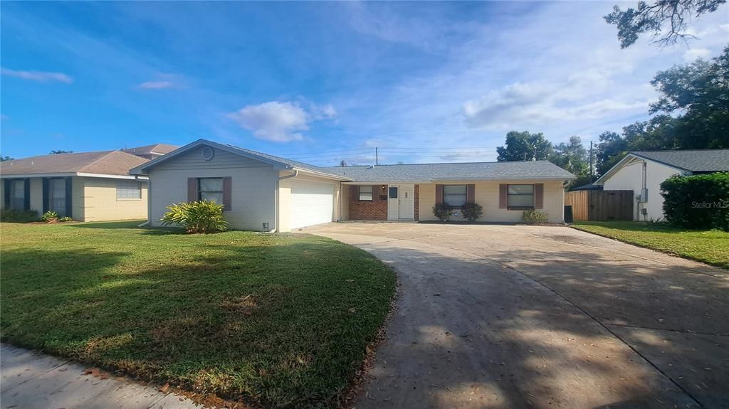 For Rent: $2,400 (3 beds, 2 baths, 1289 Square Feet)