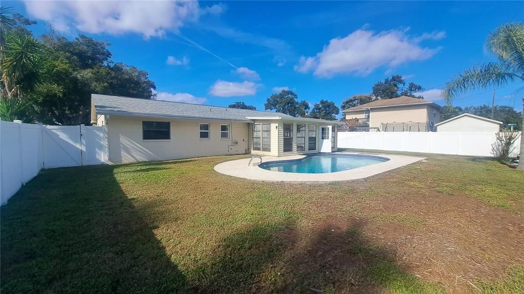 For Rent: $2,400 (3 beds, 2 baths, 1289 Square Feet)