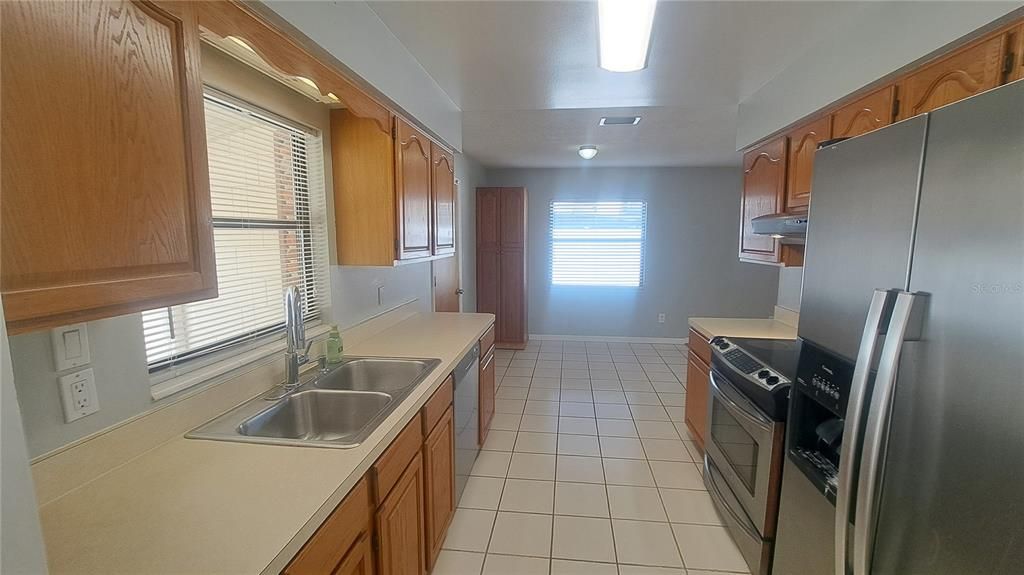 For Rent: $2,400 (3 beds, 2 baths, 1289 Square Feet)