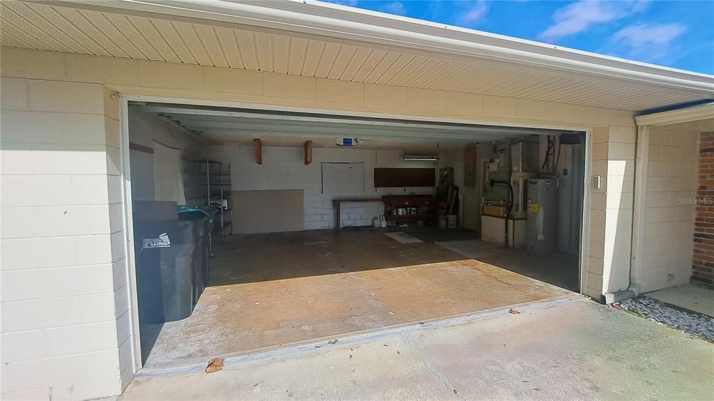 For Rent: $2,400 (3 beds, 2 baths, 1289 Square Feet)