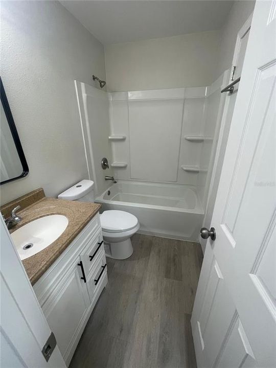 出租: $1,850 (2 贝兹, 2 浴室, 1051 平方英尺)