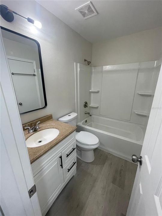 出租: $1,850 (2 贝兹, 2 浴室, 1051 平方英尺)