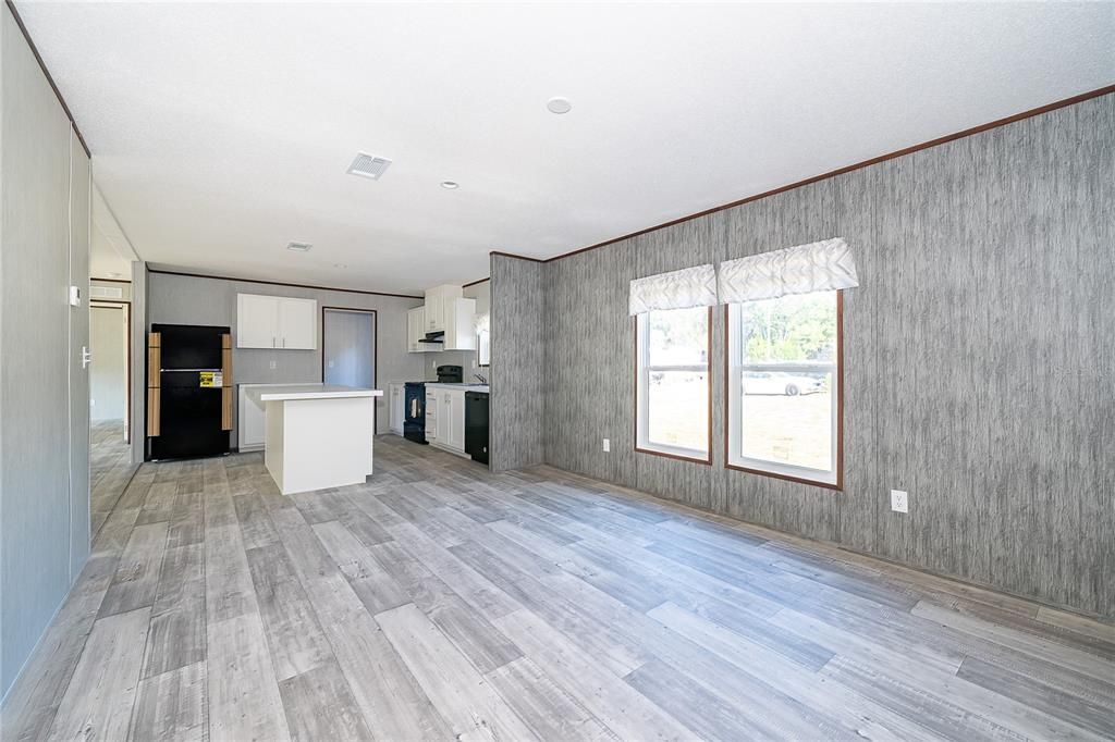 For Sale: $239,900 (4 beds, 2 baths, 1725 Square Feet)